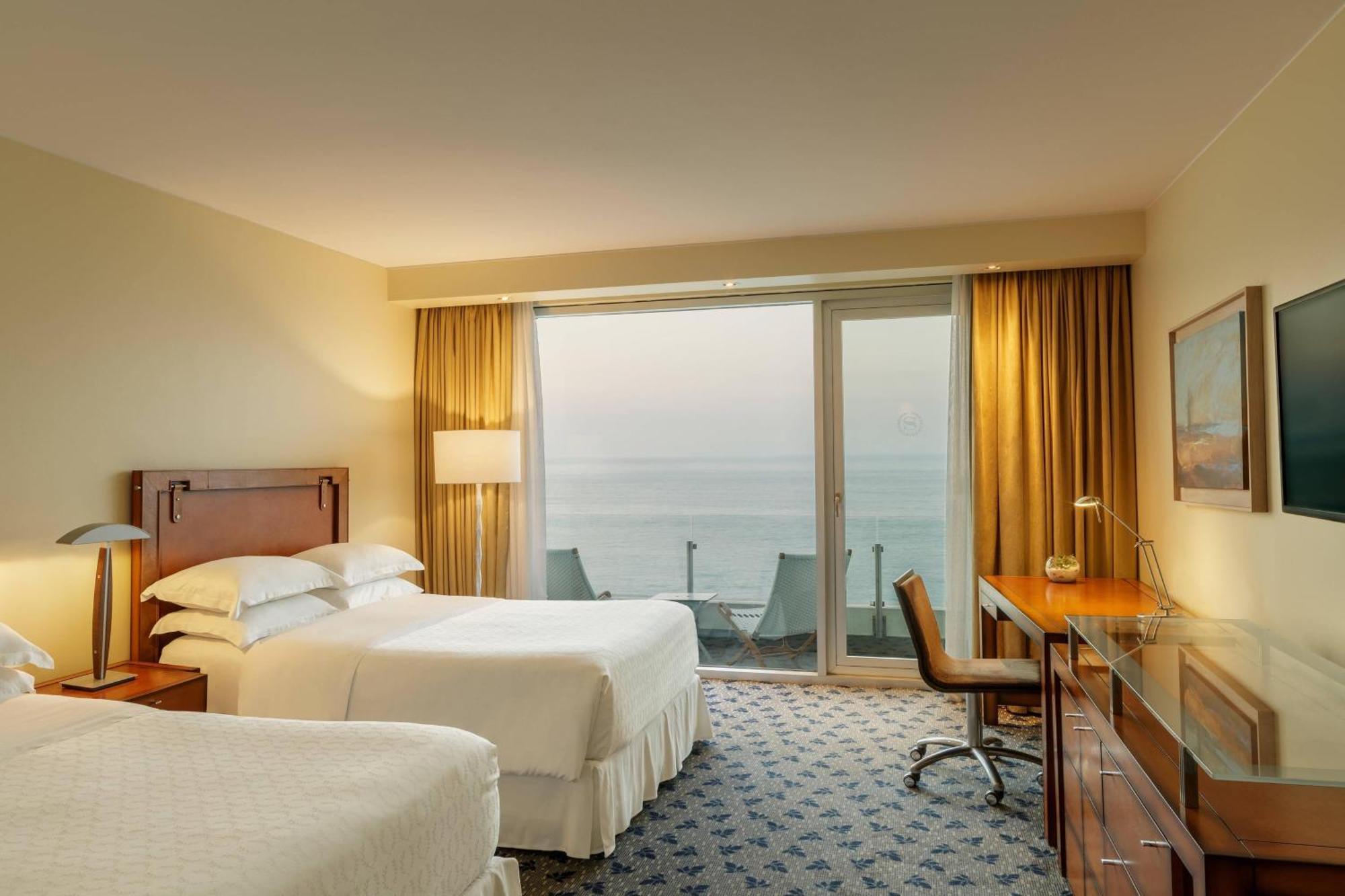 Sheraton Miramar Hotel & Convention Center Vina del Mar Exterior foto A guest room at the Hilton Alexandria