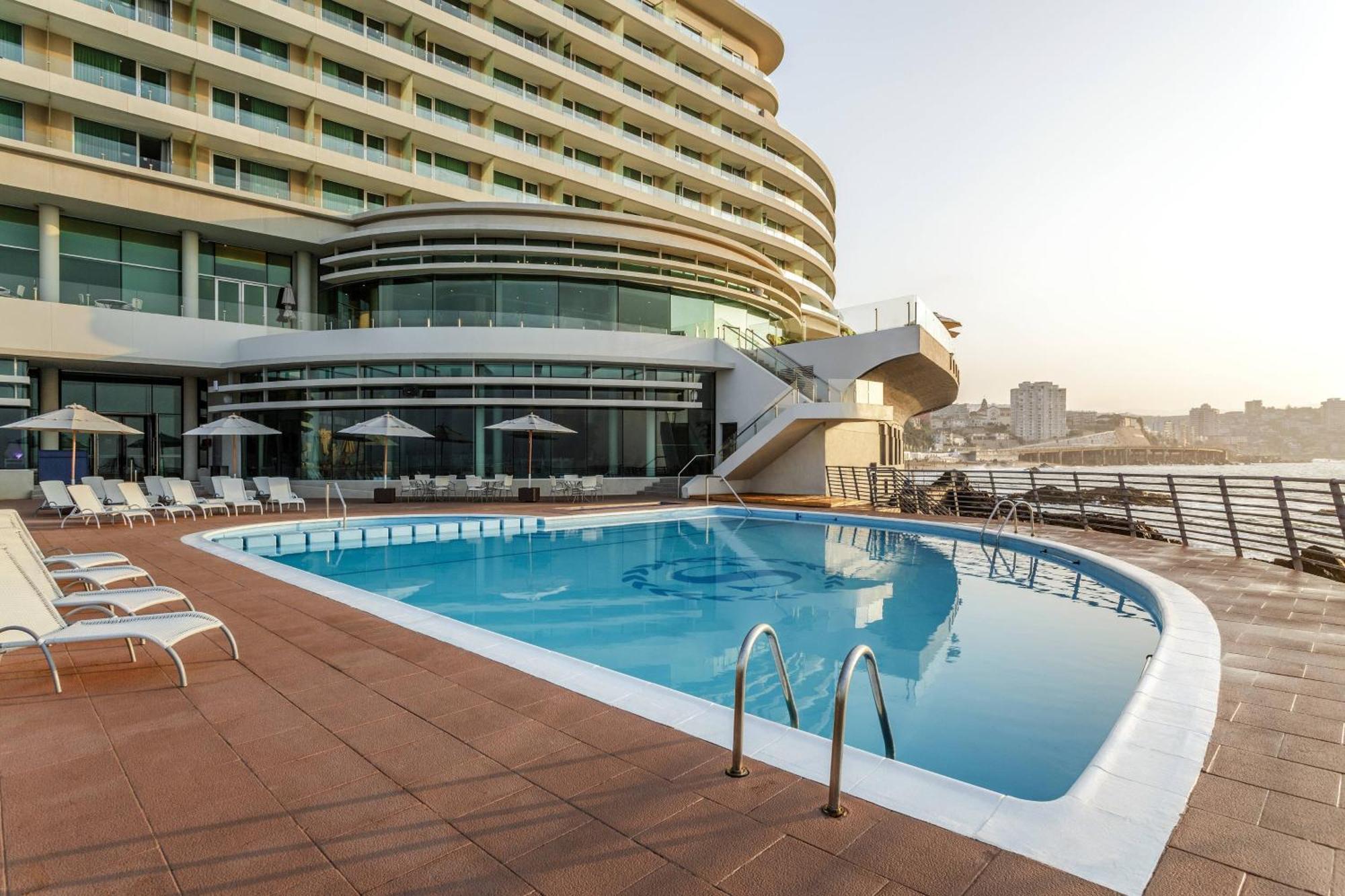 Sheraton Miramar Hotel & Convention Center Vina del Mar Exterior foto The pool deck of the MSC Orchestra